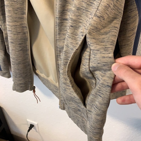 Columbia zip-up jacket. Large - Picture 6 of 7